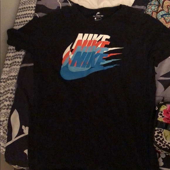 Nike shirt - Picture 1 of 1